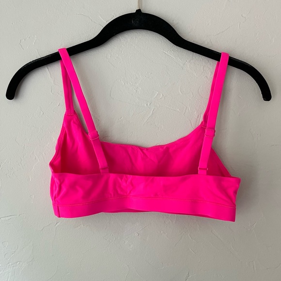 💖NEW SKIMS FITS EVERYBODY SCOOP NECK BRALETTE IN NEON PINK M L - Picture 2 of 5